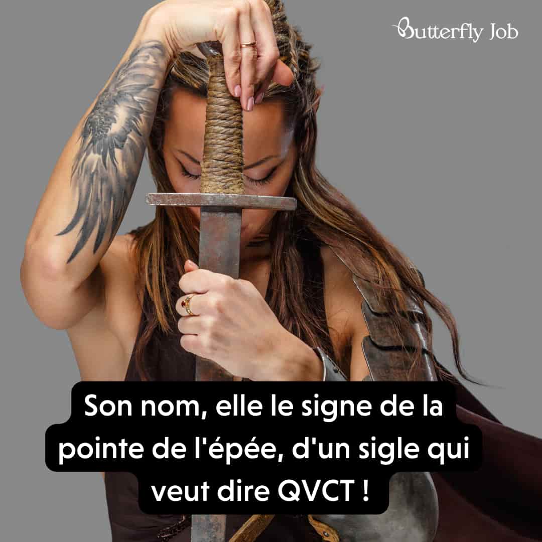 QVCT : un atout dans votre recherche d'emploi. Jeune guerrière chevalière tatouée sur le bras qui plante une épée dans le sol